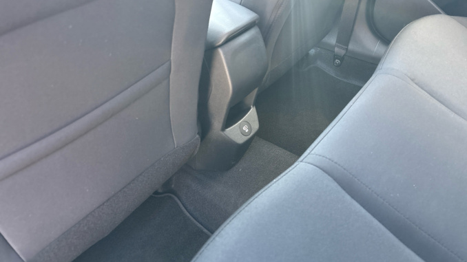 Hyundai i20 1.0T GDi Premium 5dr DCT Petrol Hatchback - Image 28